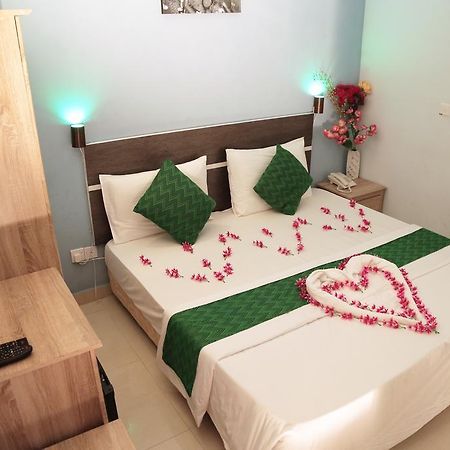 Elite Beach Inn Хулхумале Екстериор снимка